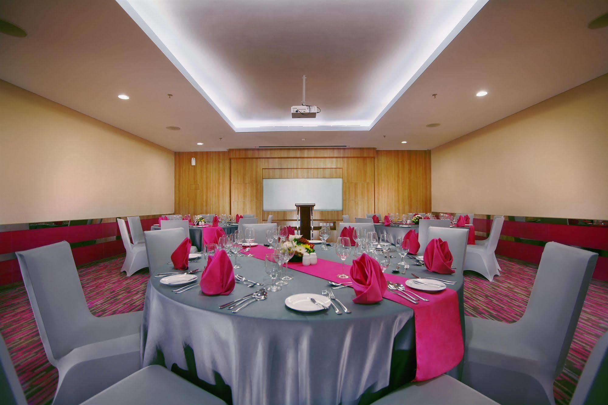 Favehotel Ltc Glodok Jakarta Buitenkant foto